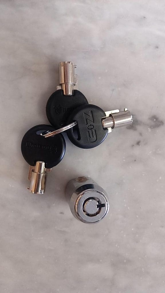 Tigers Eye Self Storage cylinder lock with three keys